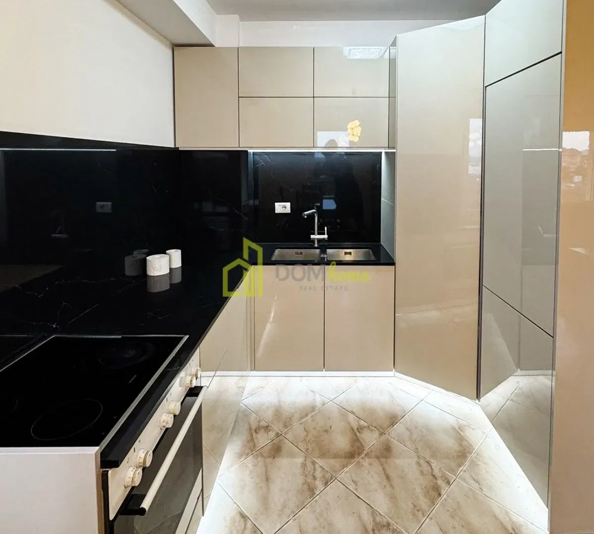 Izdavanje, trosoban stan, 92m², Krivi Most, Podgorica