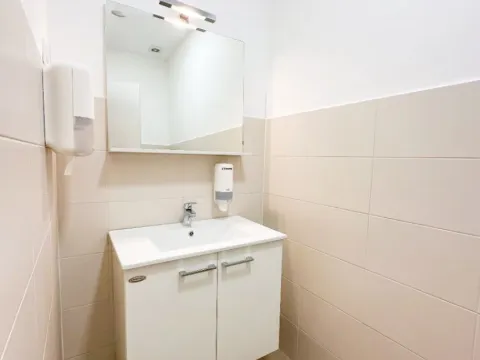 Izdavanje, poslovni prostor, 70m², Centar, Podgorica - image 2