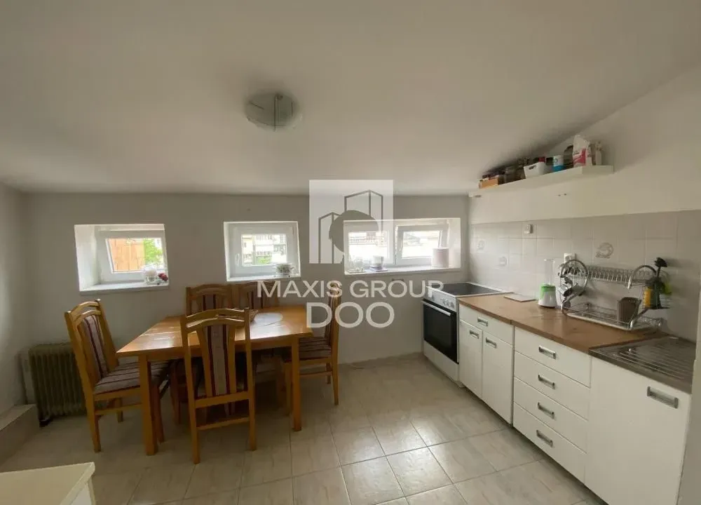 Rent, four bedroom apartment, 106m², Slavija, Vračar Sve Podlokacije