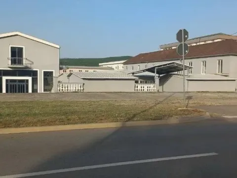 Izdavanje, poslovni prostor, 1600m², Mareza, Podgorica - image 4