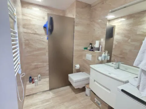 Sale, one bedroom apartment, 77m², Tre Canne, Budva - image 11