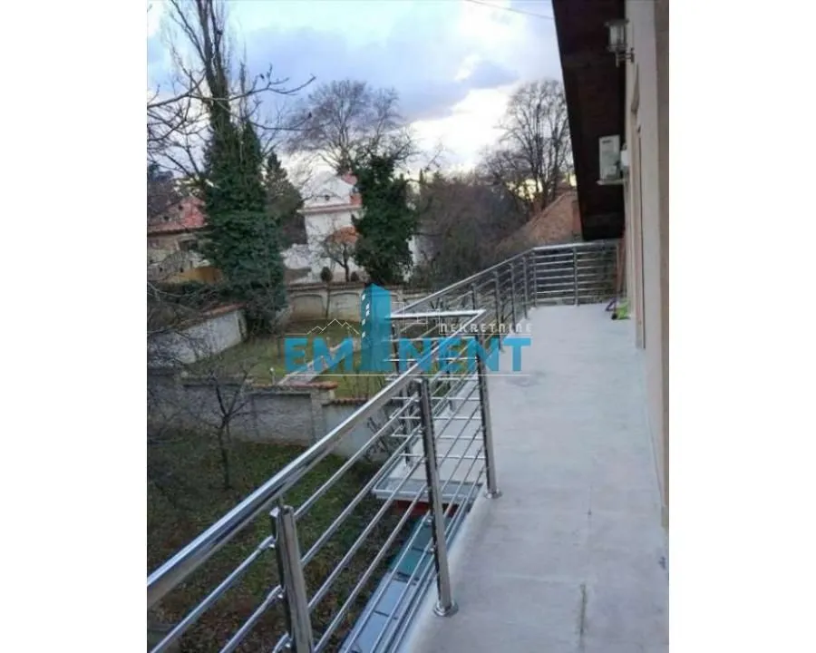 Rent, four bedroom apartment, 120m², Senjak, Beograd