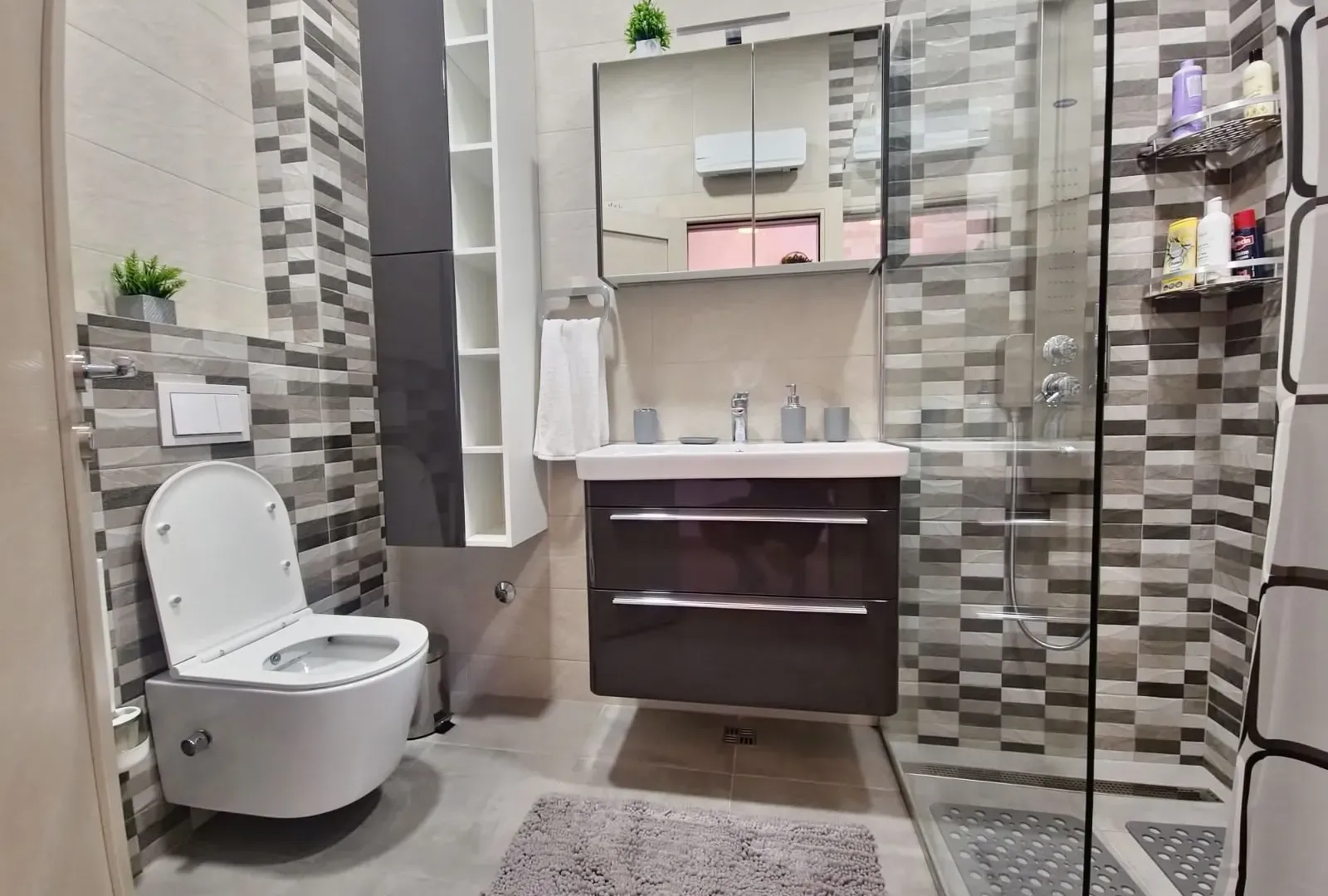 Izdavanje, kuća, 110m², Krimovica, Kotor
