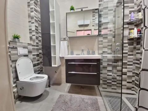 Izdavanje, kuća, 110m², Krimovica, Kotor - image 16