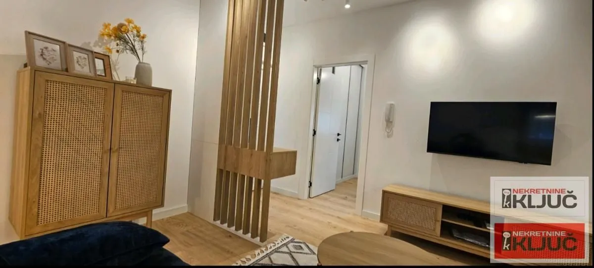 Izdavanje, jednosoban stan, 36m², Centar, Novi Sad