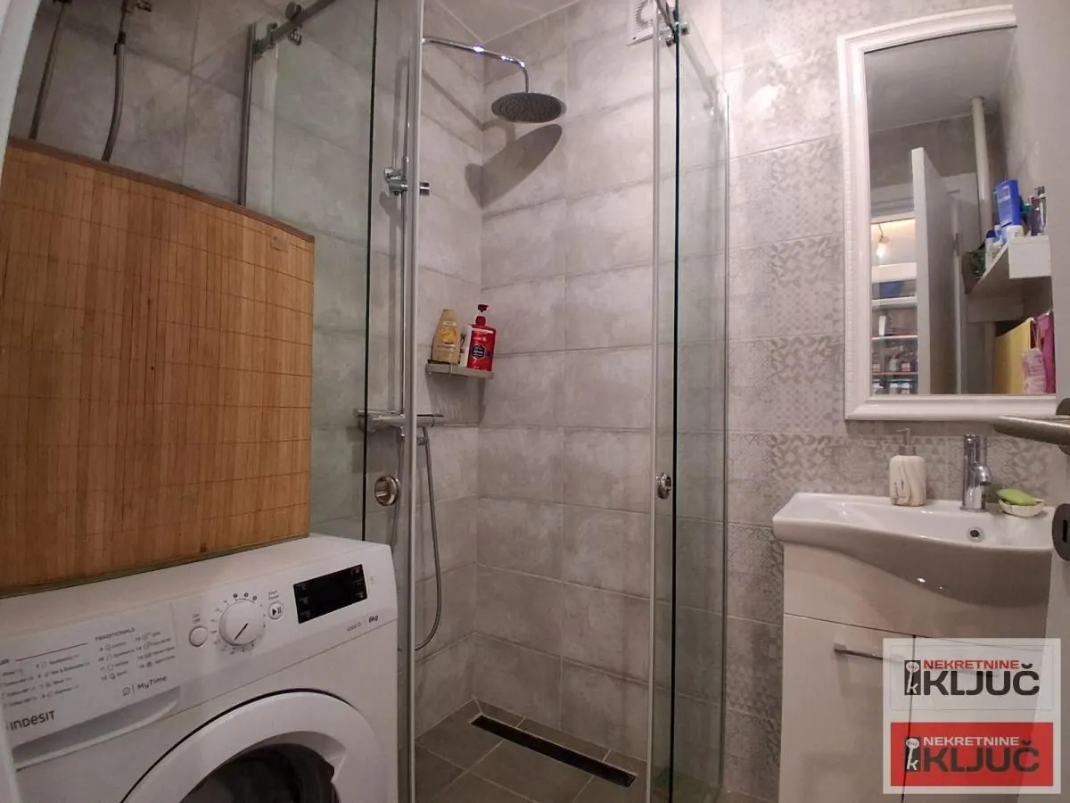 Prodaja, trosoban stan, 76m², Socijalno, Novi Sad Sve Podlokacije