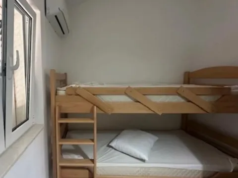 Izdavanje, trosoban stan, 100m², Dobrota, Kotor - image 7