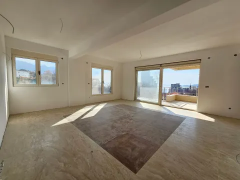 Sale, three bedroom apartment, 150m², Bečići, Budva - image 1