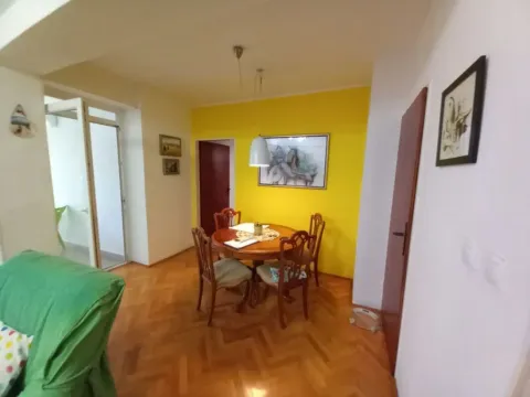Izdavanje, trosoban stan, 70m2, Bar