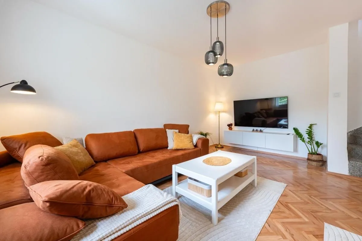 Rent, apartment, 100m², Dalmatinska ulica, Podgorica