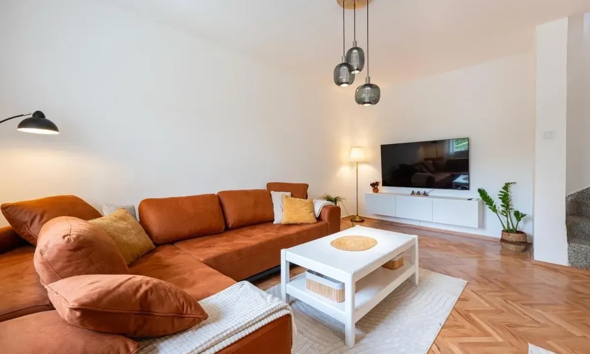 Rent, apartment, 100m², Dalmatinska ulica, Podgorica