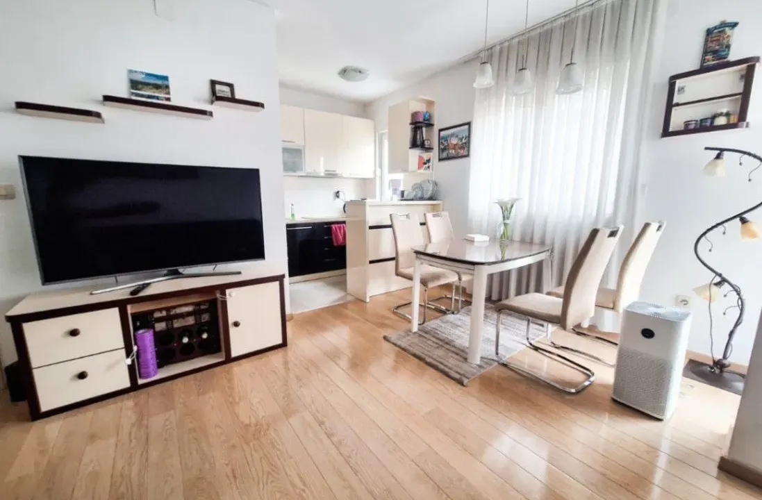 Izdavanje, dvosoban stan, 72m², City Kvart, Podgorica