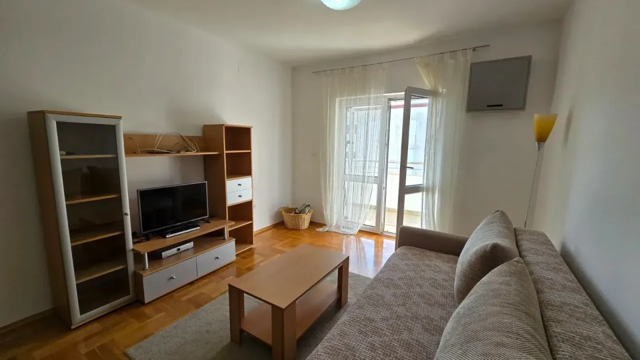 Izdavanje, stan, 50m², Tivat, Crna Gora