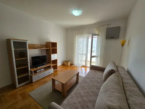 Izdavanje, stan, 50m², Tivat, Crna Gora - image 1