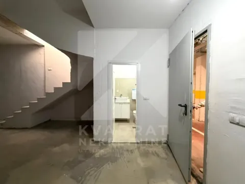 Rent, office space, 163m², Central Point, Podgorica - image 9