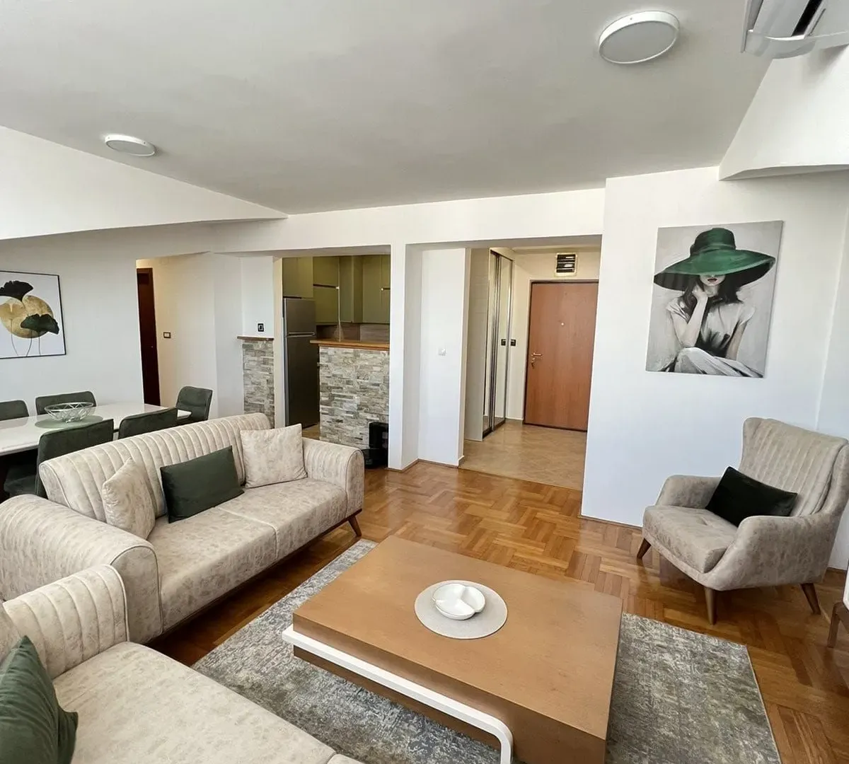 Izdavanje, jednosoban stan, 71m², Stari Aerodrom, Podgorica