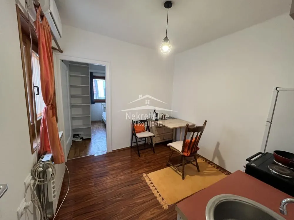 Izdavanje, jednosoban stan, 25m², Vračar Hram, Vračar Sve Podlokacije