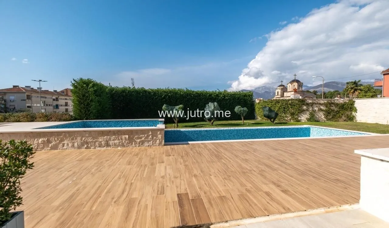 Prodaja, dvosoban stan, 103m², Centar, Tivat