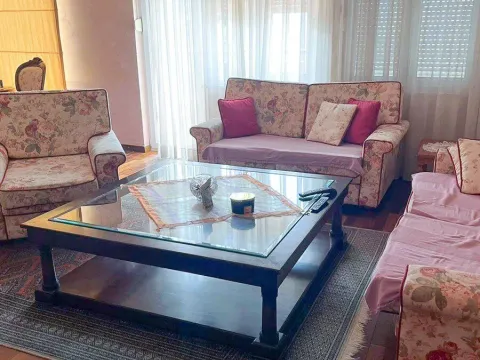 Rent, four bedroom apartment, 160m², Centar, Podgorica - image 2