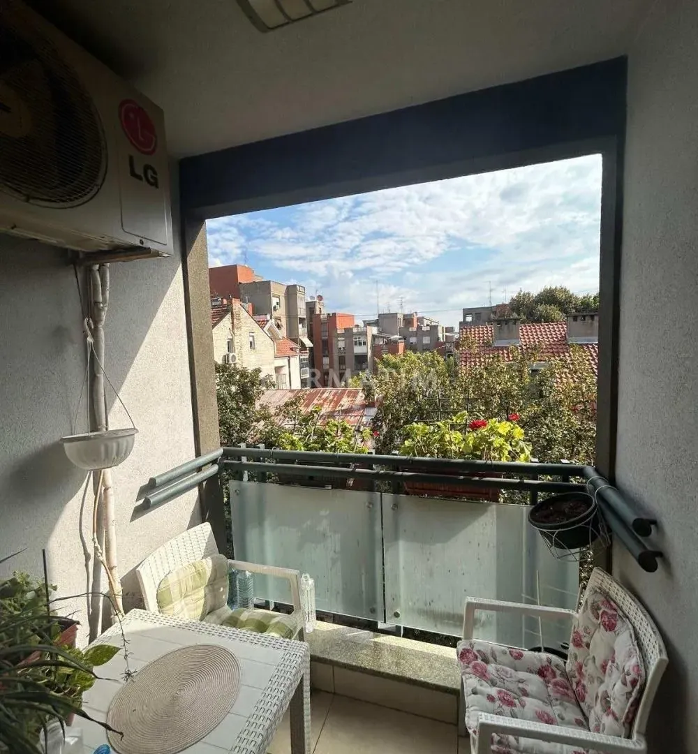 Rent, four bedroom apartment, 101m², Đeram Pijaca, Beograd