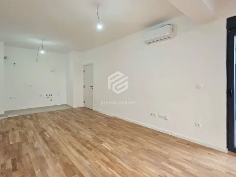 Rent, two bedroom apartment, 64m², Stari Aerodrom, Podgorica - image 1