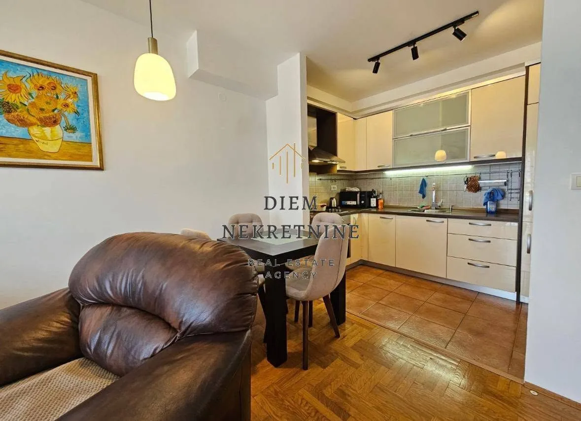 Izdavanje, jednosoban stan, 45m², Centar, Bar