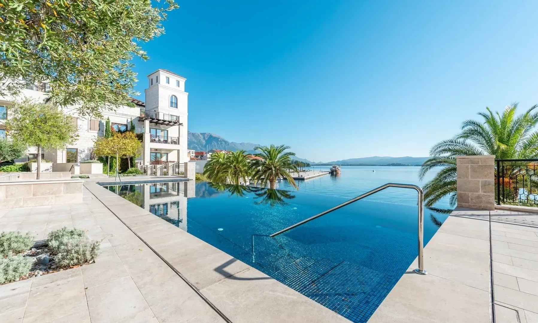Izdavanje, dvosoban stan, 134m², Porto Montenegro, Tivat