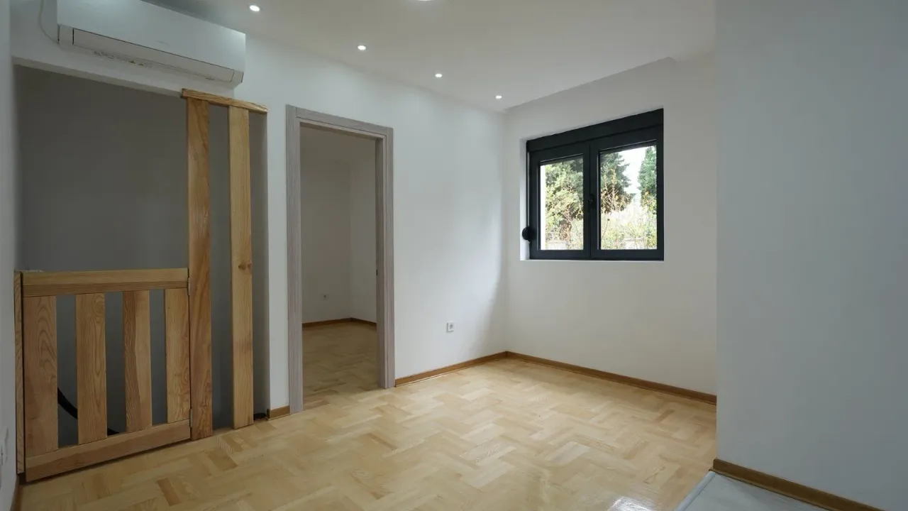 Izdavanje, poslovni prostor, 95m², Gorica C, Podgorica