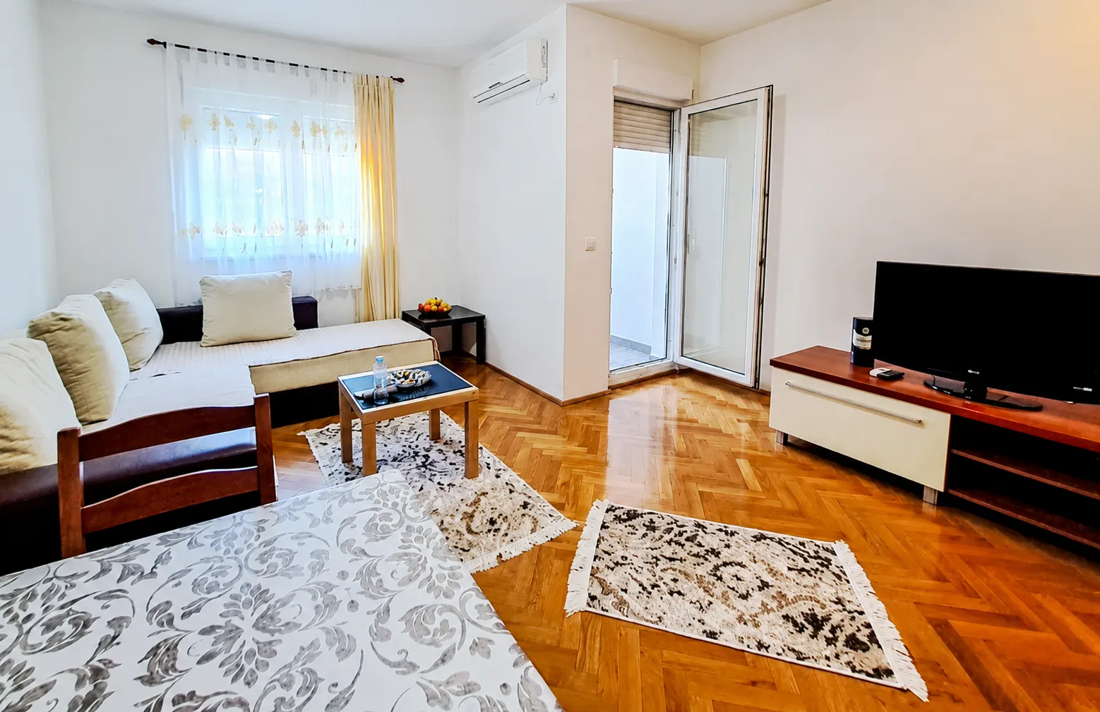 Rent, studio apartment, 33m², Centar, Bar