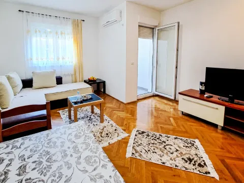 Rent, studio apartment, 33m², Centar, Bar - image 1