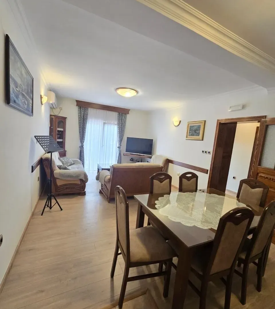 Rent, two bedroom apartment, 80m², Tripovići, Tivat