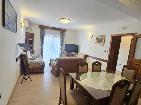 Rent, two bedroom apartment, 80m², Tripovići, Tivat - image 1