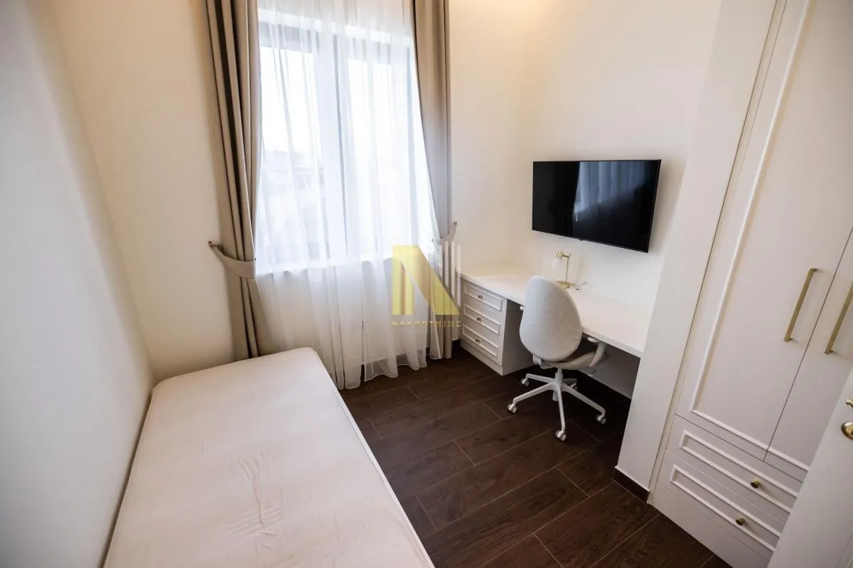 Izdavanje, četvorosoban stan, 116m², Novi Sad, Srbija