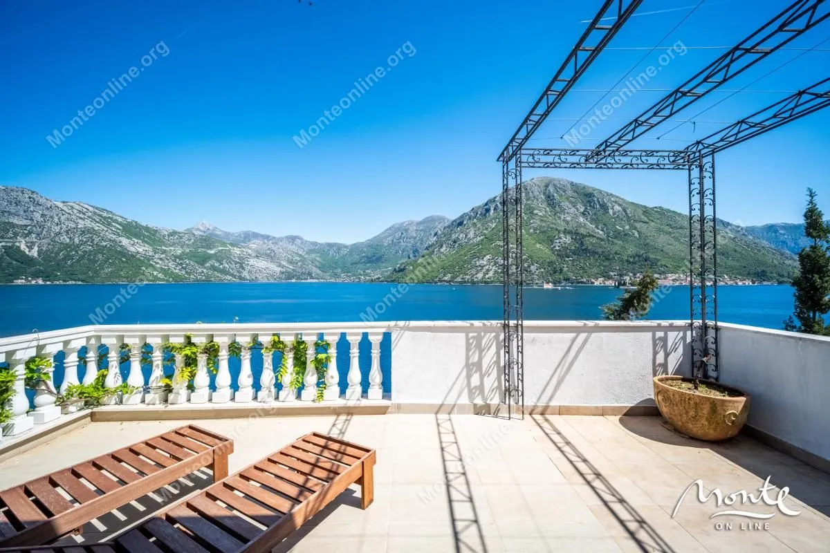 Prodaja, dvosoban stan, 92m², Kostanjica, Kotor