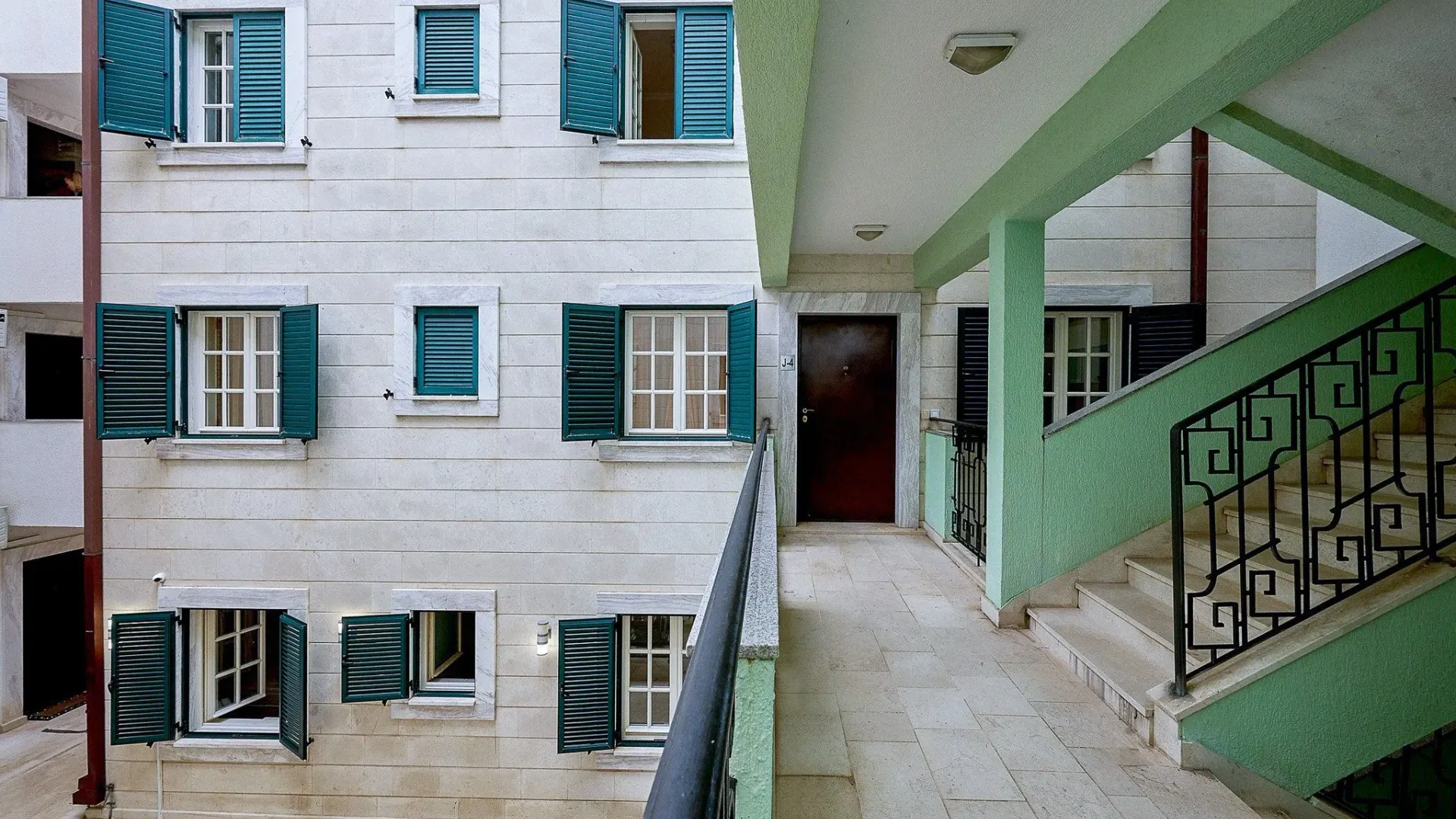 Sale, four bedroom apartment, 89m², Sveti Stefan, Budva