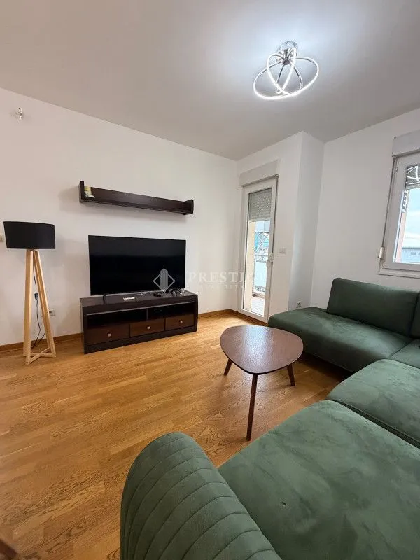 Izdavanje, dvosoban stan, 68m², City Kvart, Podgorica