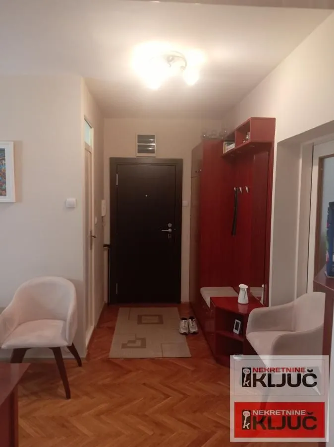 Prodaja, trosoban stan, 85m², Petrovaradin, Novi Sad
