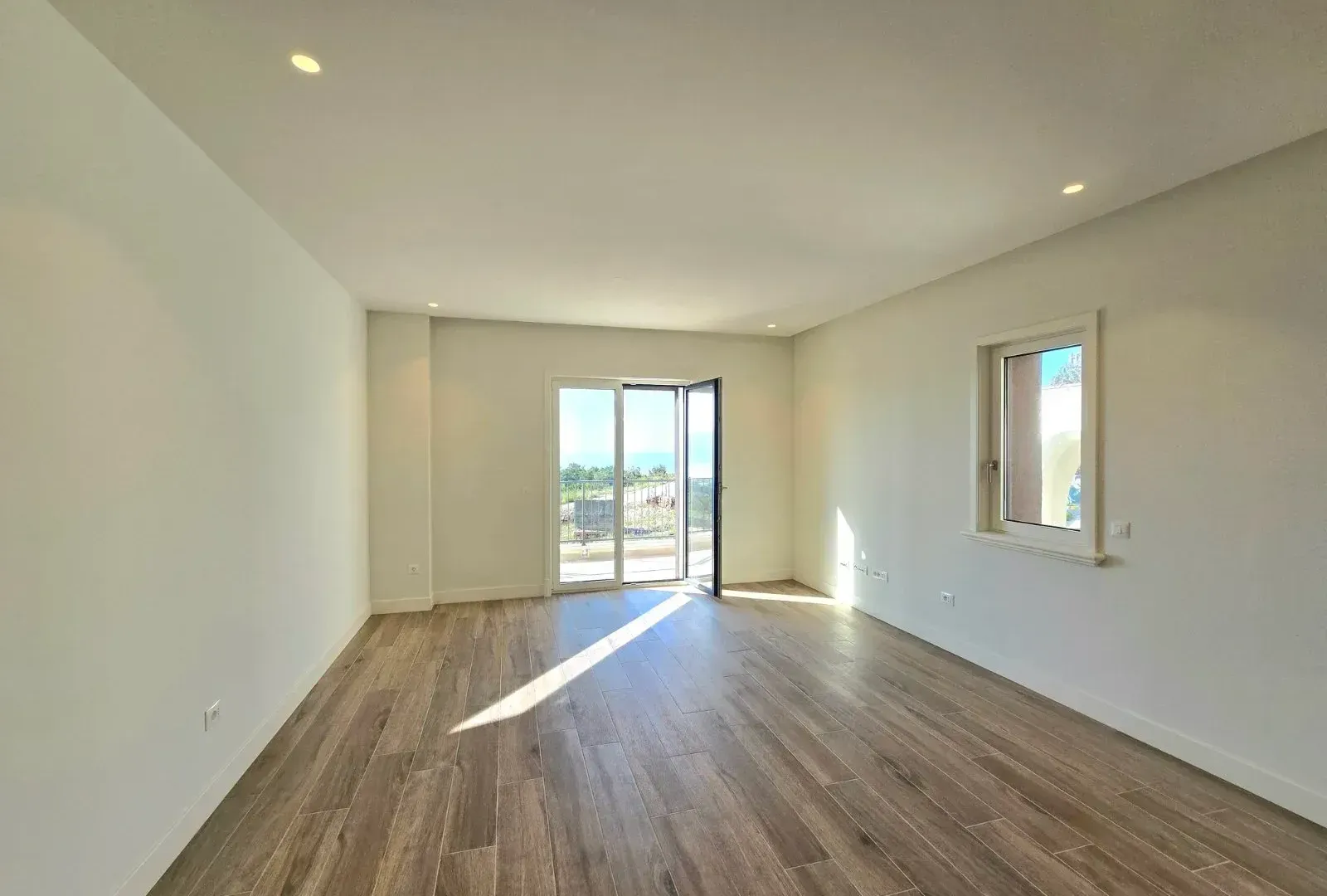 Prodaja, stan, 93m², Tivat, Crna Gora