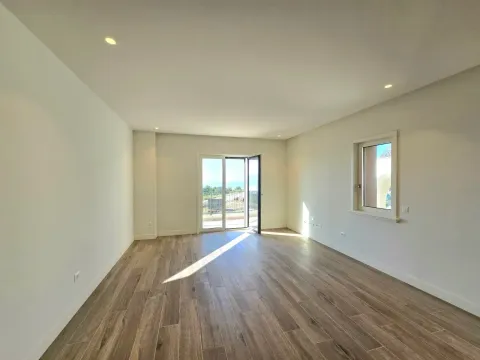 Prodaja, stan, 93m², Tivat, Crna Gora - image 2