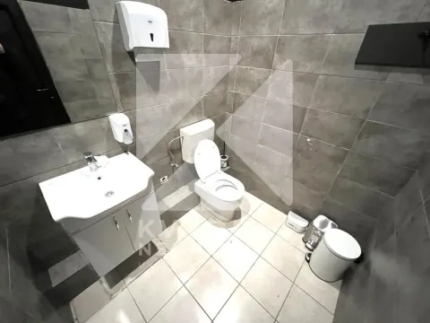 Izdavanje, poslovni prostor, 150m², Centar, Podgorica - image 12