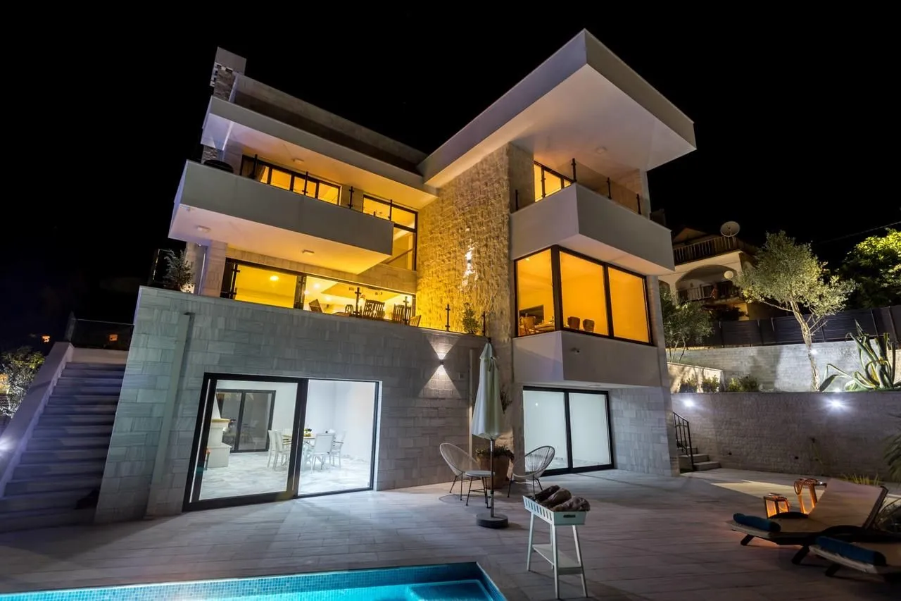 Prodaja, kuća, 350m², Đenovići, Herceg Novi
