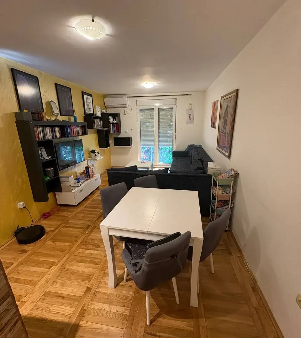 Izdavanje, dvosoban stan, 58m², Stara Varoš, Podgorica