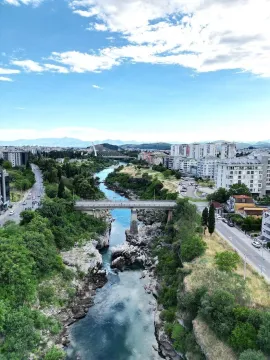 View of the city and the river from the terrace. - image 6