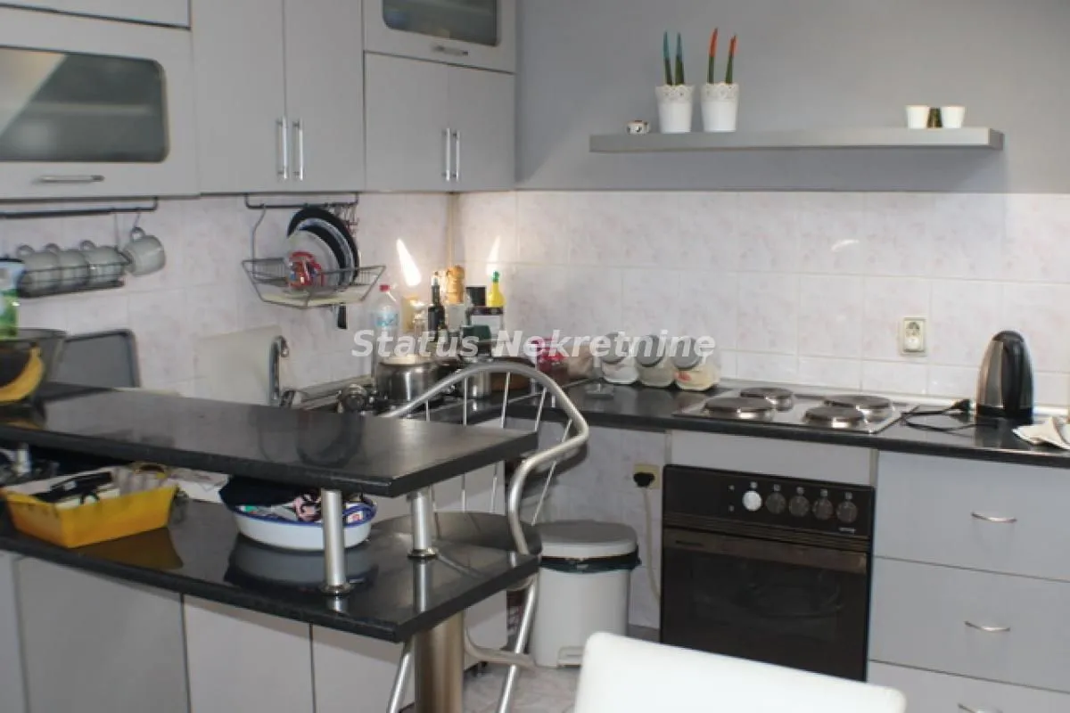 Prodaja, dvosoban stan, 77m², Stari grad, Novi Sad