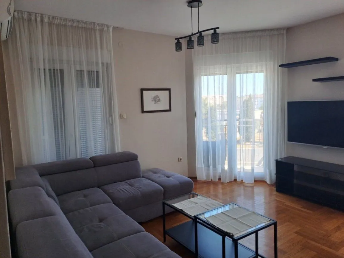 Izdavanje, dvosoban stan, 65m², Zabjelo, Podgorica
