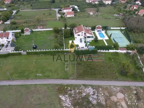 Prodaja, kuća, 930m², Tološi, Podgorica - image 12