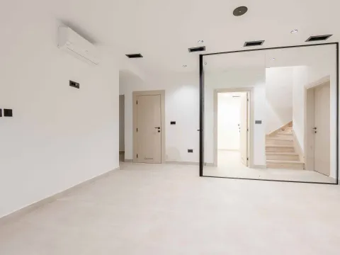 Prodaja, kuća, 240m², Kamenovo, Budva - image 16