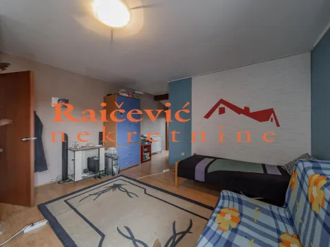 Prodaja, trosoban stan, 115m², Petlovo Brdo, Beograd - image 14