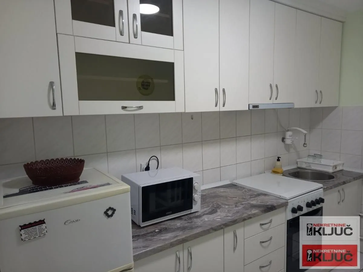 Izdavanje, dvosoban stan, 53m², Banatić, Novi Sad Sve Podlokacije