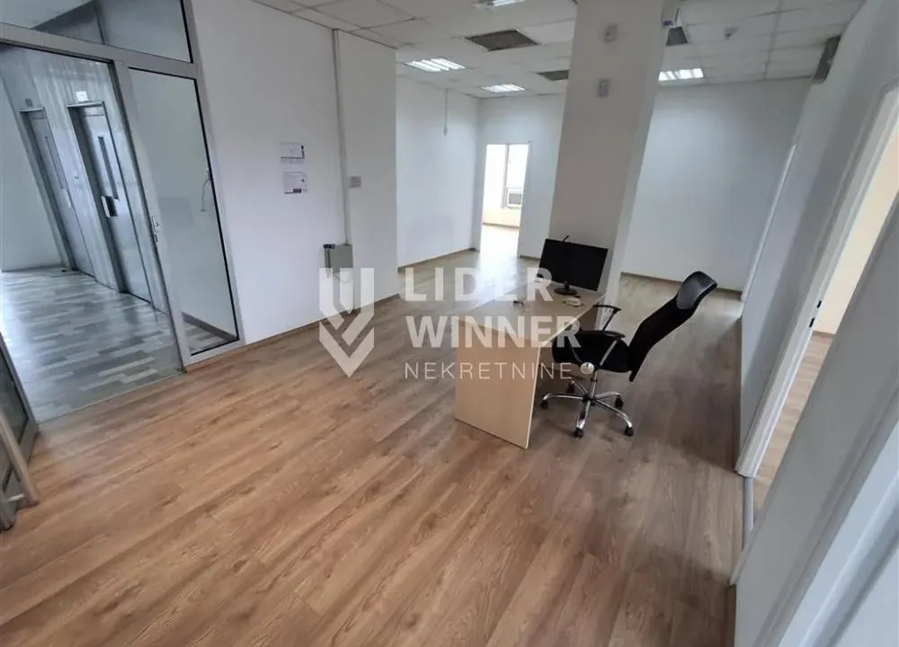 Izdavanje, poslovni prostor, 164m², Savski Venac, Beograd